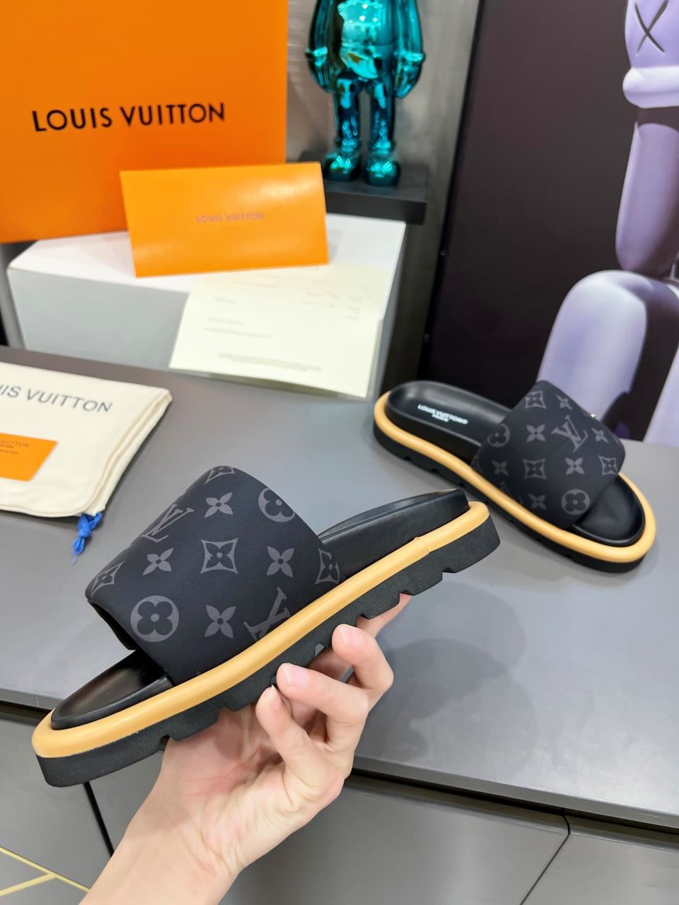 Louis Vuitton Slippers